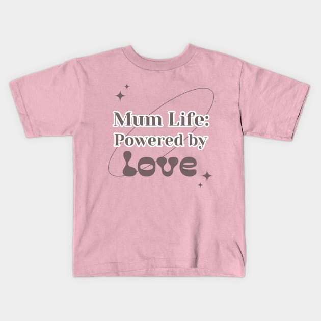 Mum life: powered by love Kids T-Shirt by Vili's Shop